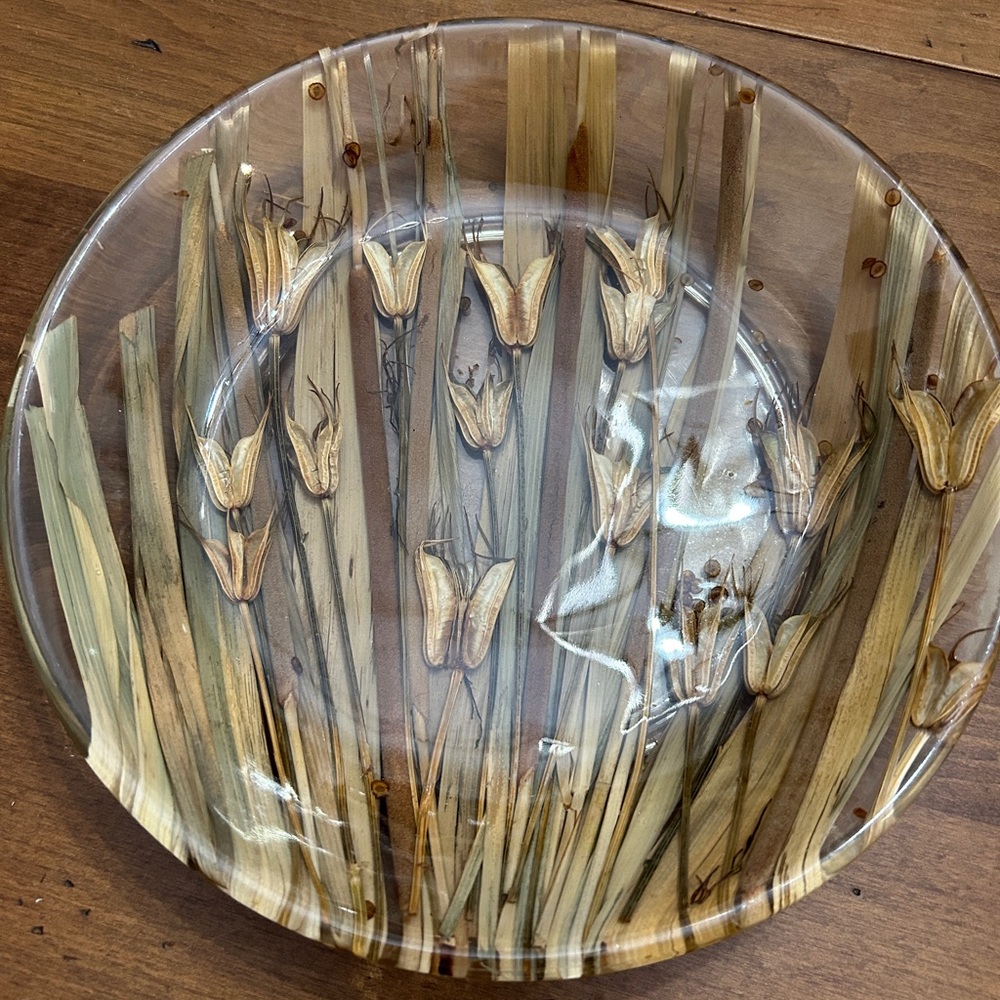 Decorative Riccardo Marzi Lucite bowl Florence, Italy.  Collectible 9.5”